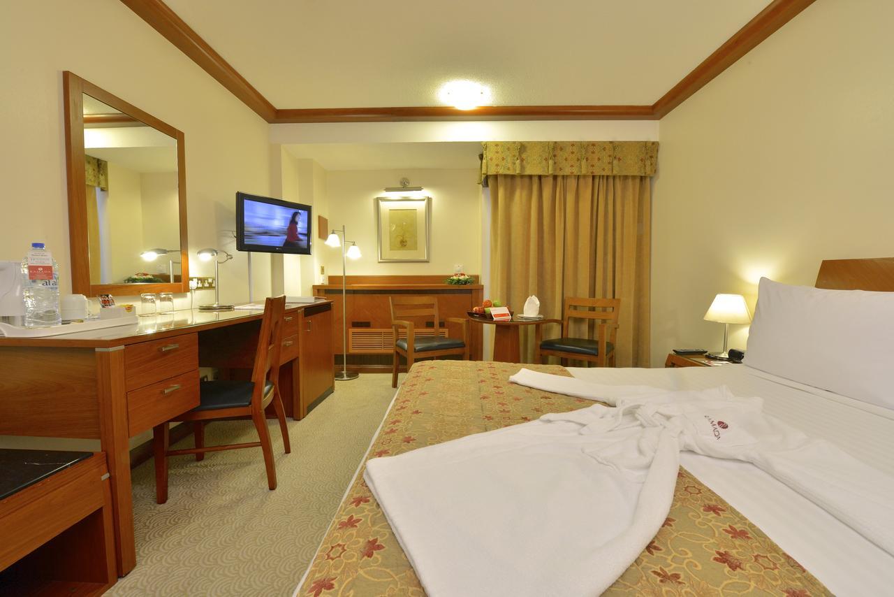 Ramada By Wyndham Bahrain Hotell Manama Exteriör bild