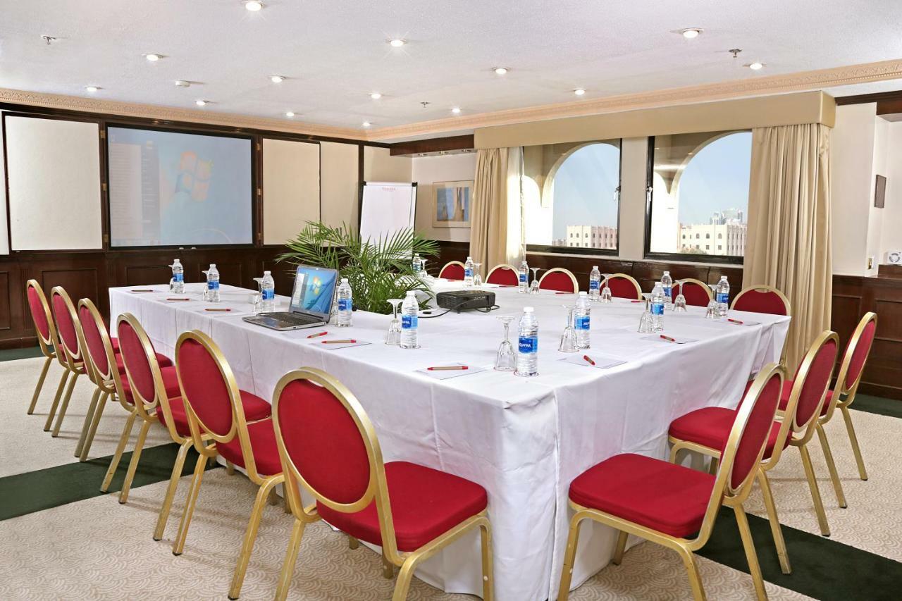 Ramada By Wyndham Bahrain Hotell Manama Exteriör bild