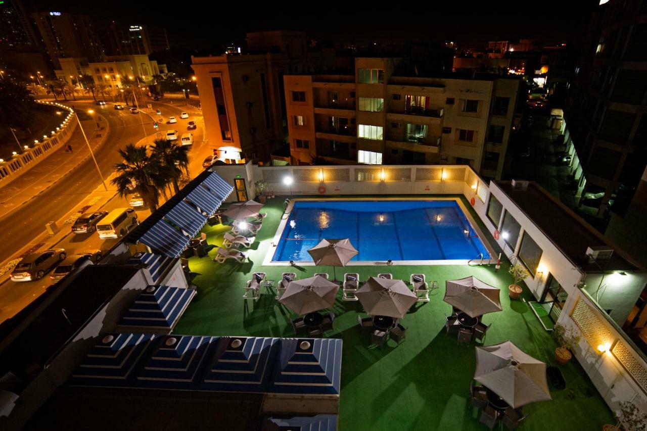 Ramada By Wyndham Bahrain Hotell Manama Exteriör bild