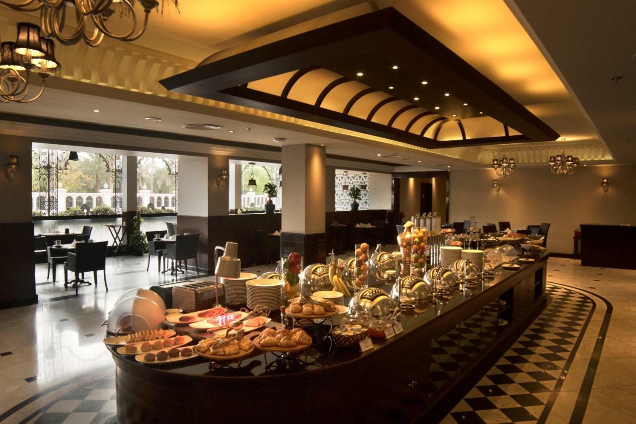 Ramada By Wyndham Bahrain Hotell Manama Exteriör bild