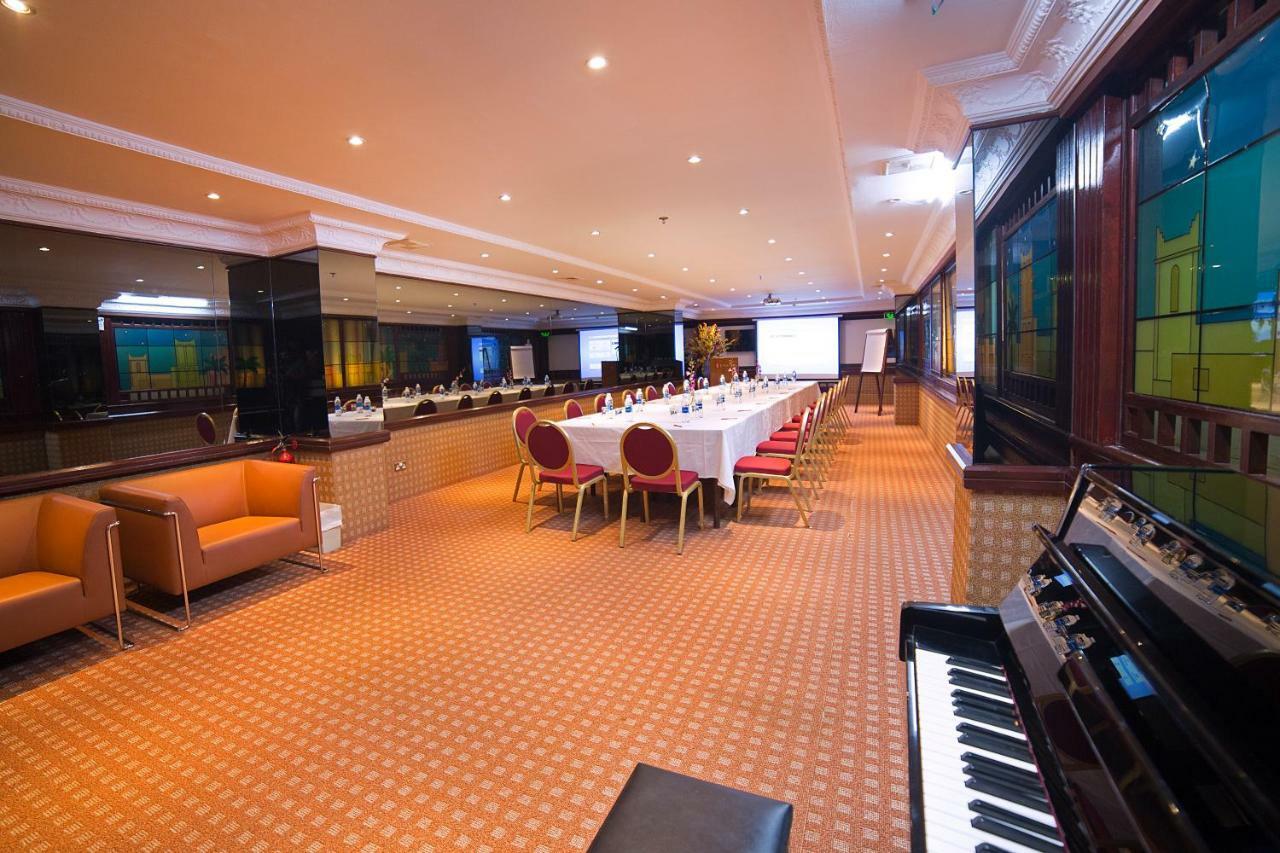 Ramada By Wyndham Bahrain Hotell Manama Exteriör bild