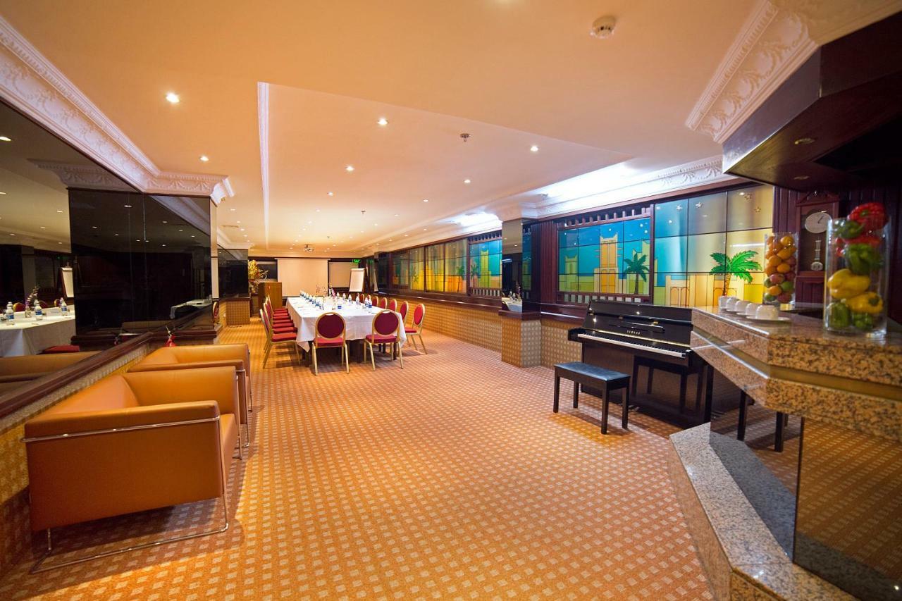 Ramada By Wyndham Bahrain Hotell Manama Exteriör bild