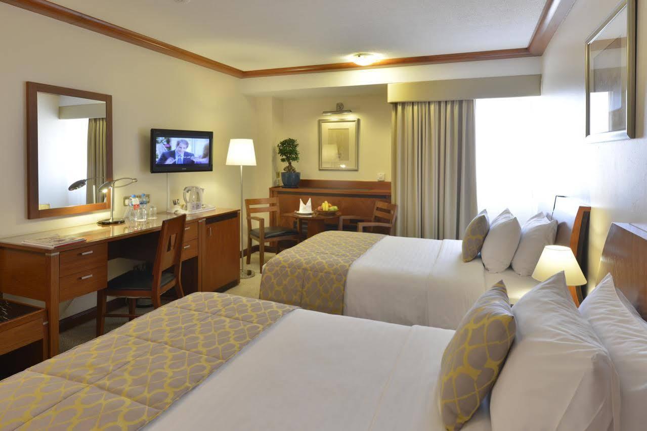 Ramada By Wyndham Bahrain Hotell Manama Exteriör bild